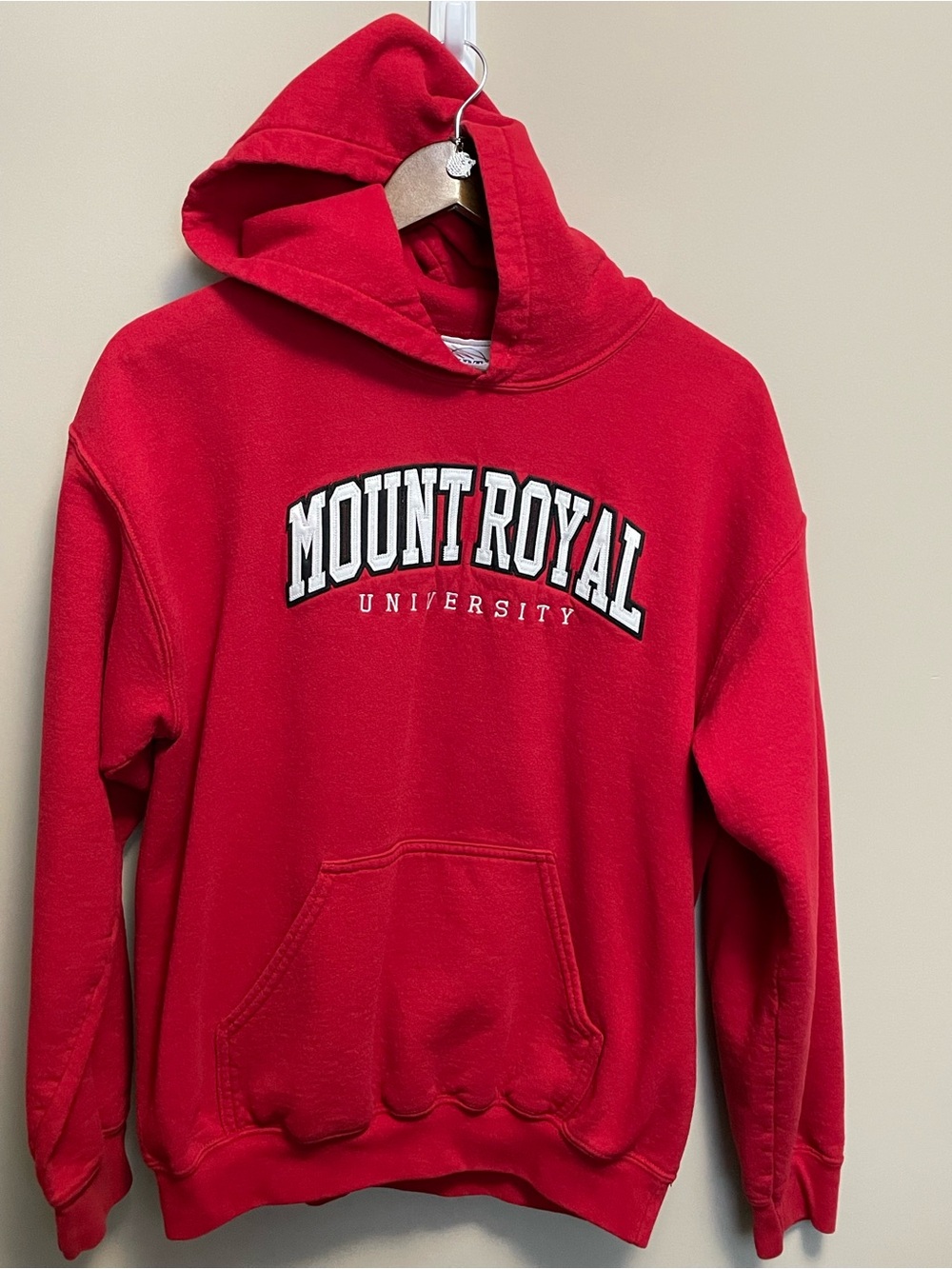 Mount Royal University Red Pullover Hoodie Men’s Medium